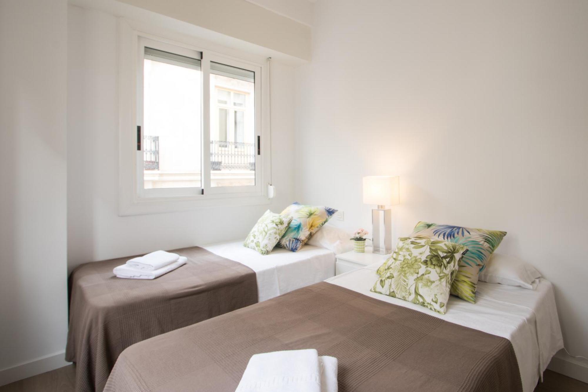 4 Bedroom/3 Baths W/ Ac In Near Beach! Alicante Ngoại thất bức ảnh
